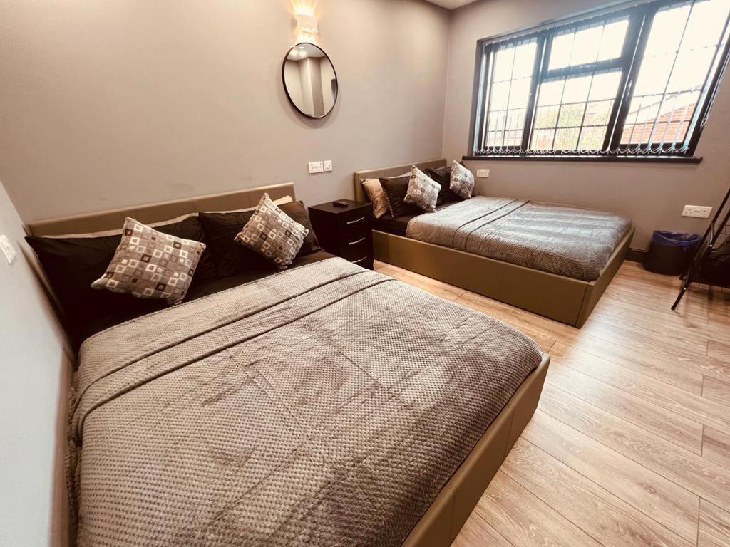 Urban Escape *4 Bedroom House* With Free Parking Birmingham Exterior photo