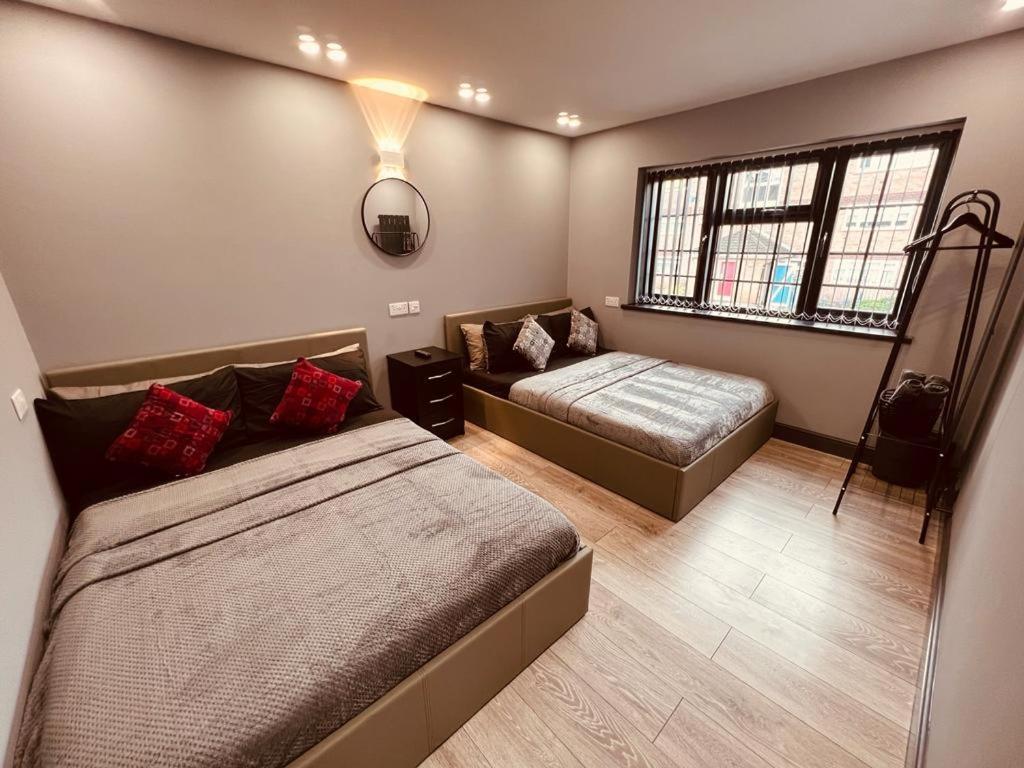 Urban Escape *4 Bedroom House* With Free Parking Birmingham Exterior photo