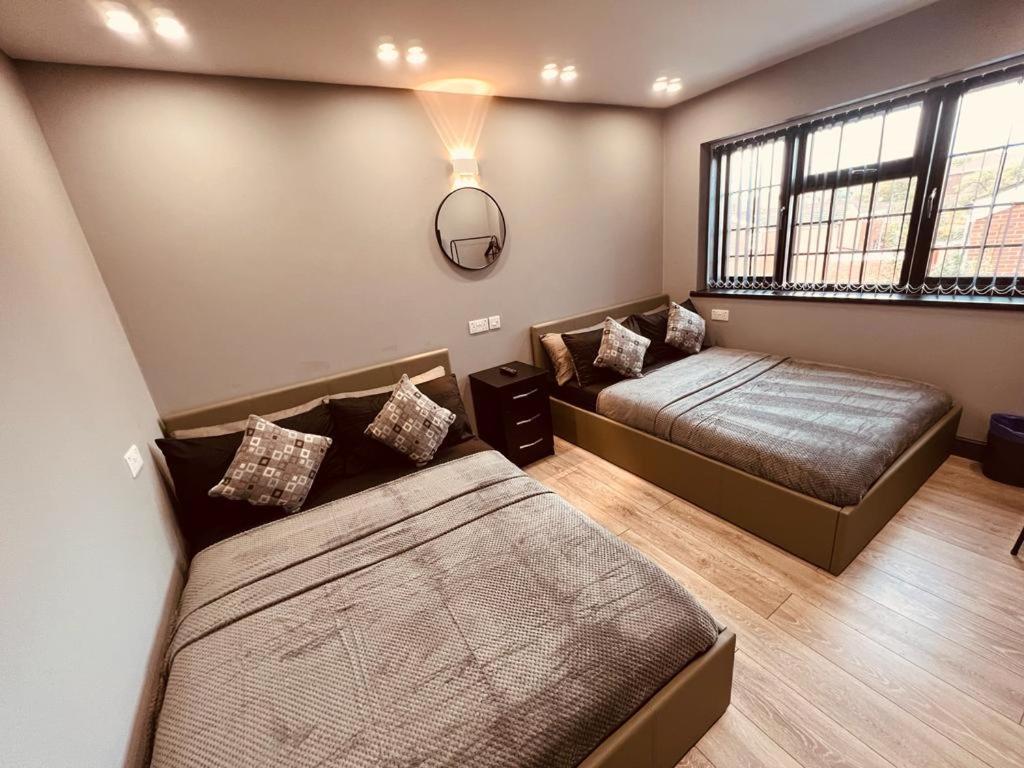 Urban Escape *4 Bedroom House* With Free Parking Birmingham Exterior photo