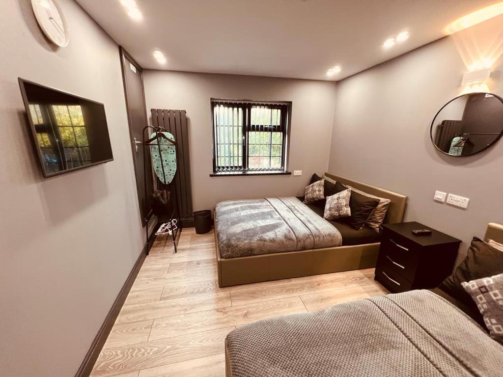 Urban Escape *4 Bedroom House* With Free Parking Birmingham Exterior photo